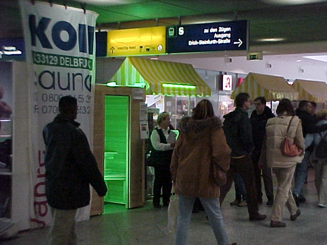 Verkaufstand im Ostbahnhof (Gesundheitstage Berlin)